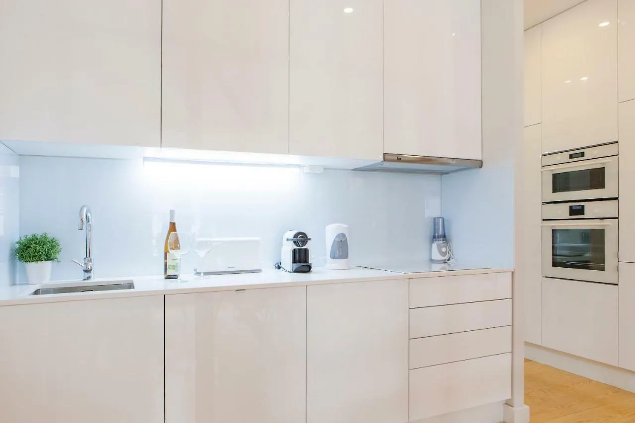 Alfama Castle View: Historic 3-Bedroom with Balcony Lisbon Apartment