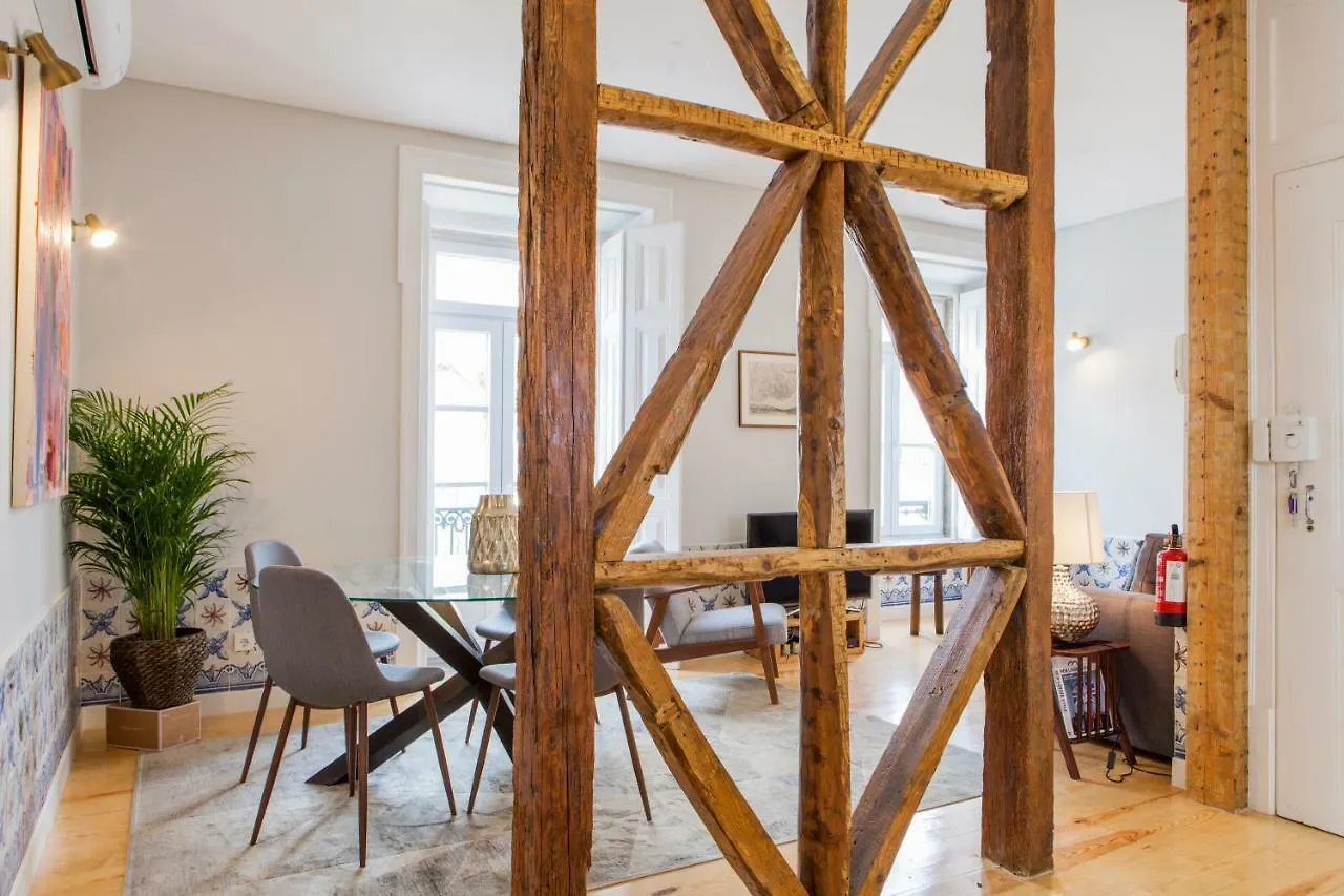 Apartment Alfama Castle View: Historic 3-Bedroom with Balcony Lisbon