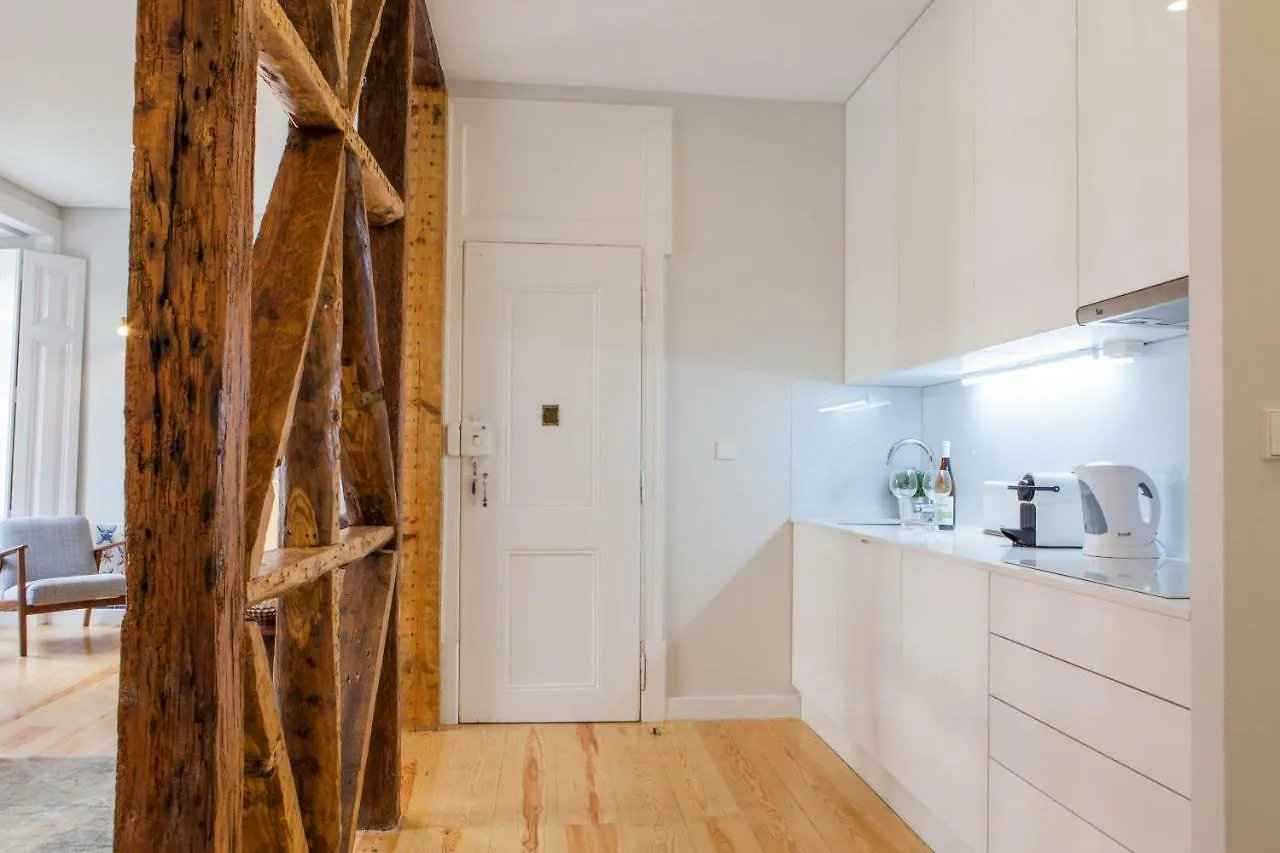 Alfama Castle View: Historic 3-Bedroom with Balcony Lisbon Portugal