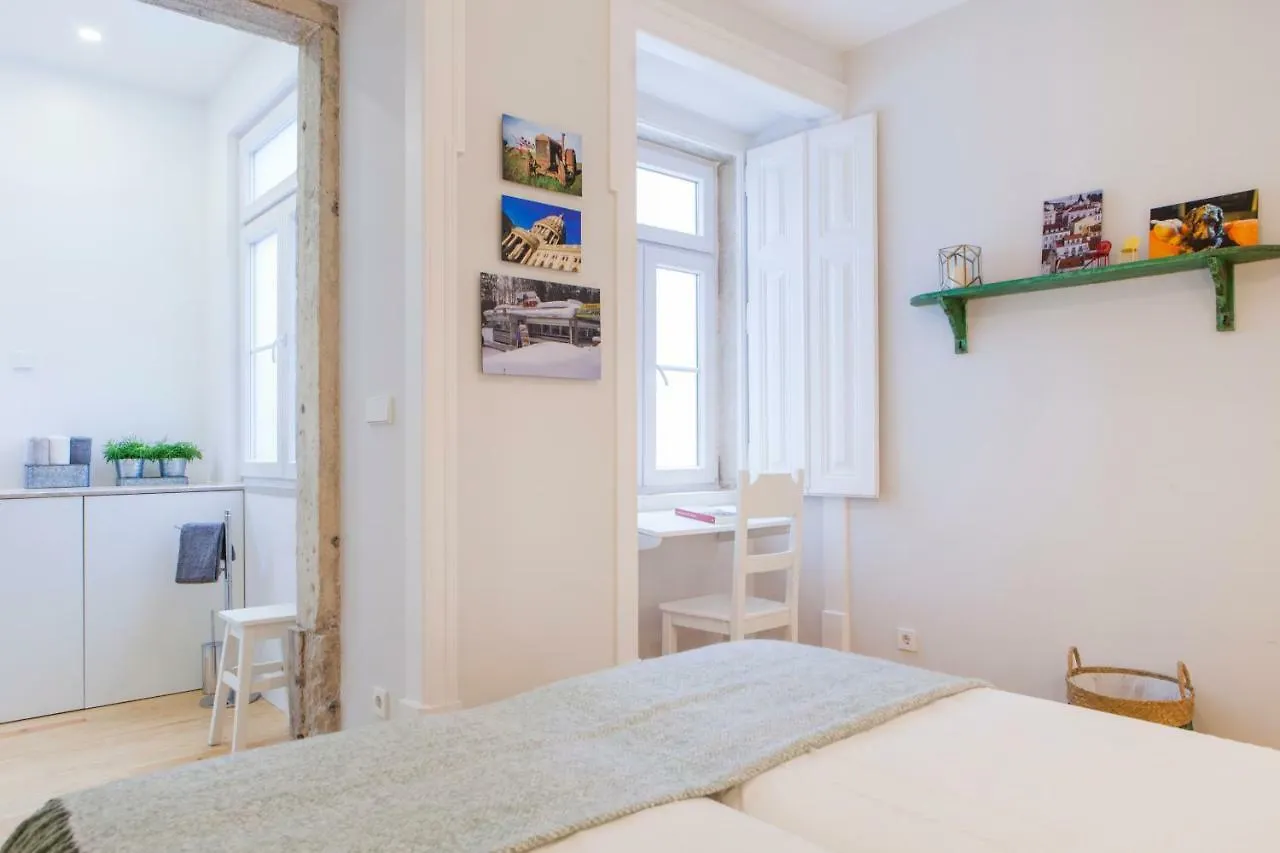 Alfama St George Castle District Fabulous 3 Bedrooms 2 Bathrooms Ac Balcony 1St Floor Apartment 19Th Century Building Lisbona