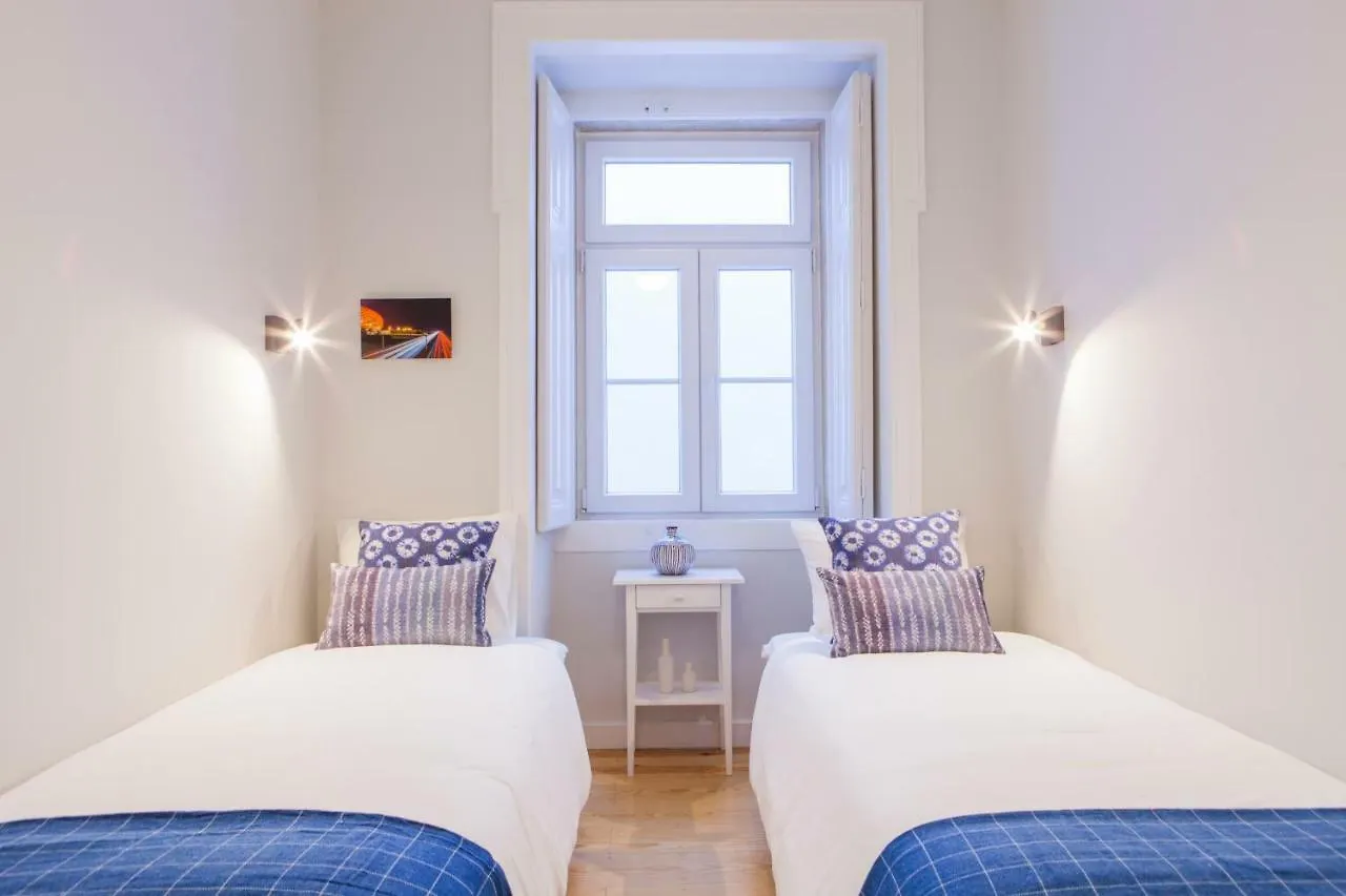 Alfama St George Castle District Fabulous 3 Bedrooms 2 Bathrooms Ac Balcony 1St Floor Apartment 19Th Century Building Lisbona